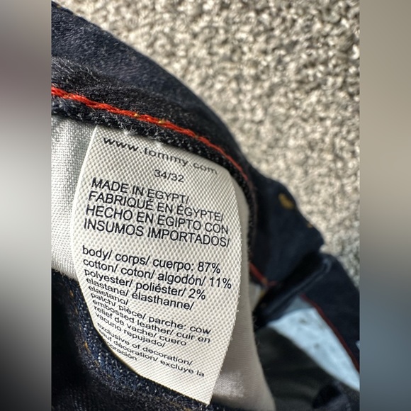 NWT Tommy Hilfiger Men’s Relaxed Fit Straight Jeans Size 34x32 - Picture 3 of 4